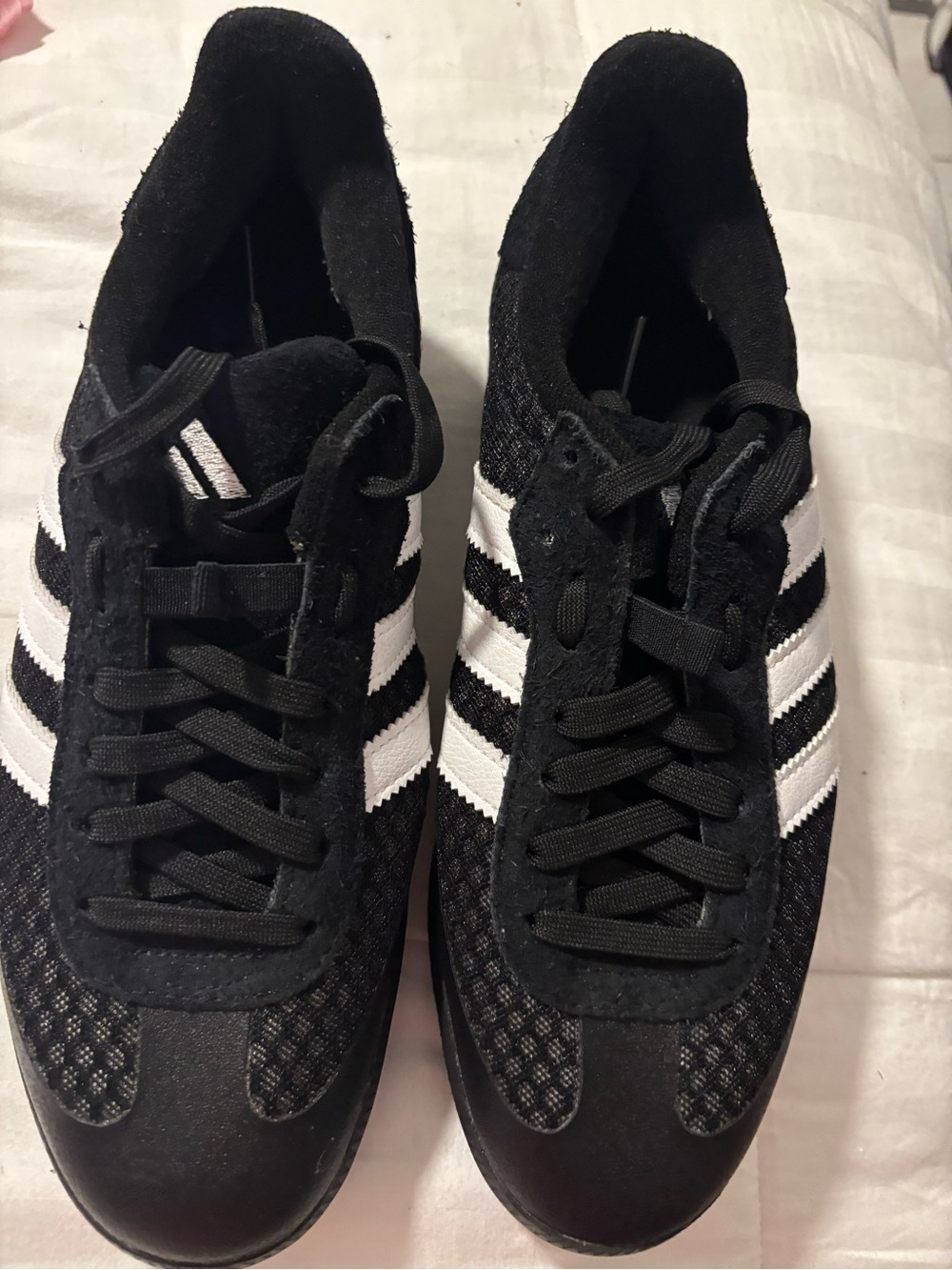 Women’s black & white cycling shoes